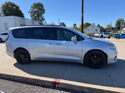 More photos of 2022 Chrysler Pacifica Limited at Glenn Chrysler Dodge Jeep Ram, KY