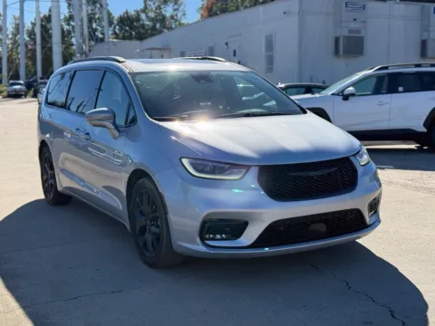 More photos of 2022 Chrysler Pacifica Limited at Glenn Chrysler Dodge Jeep Ram, KY