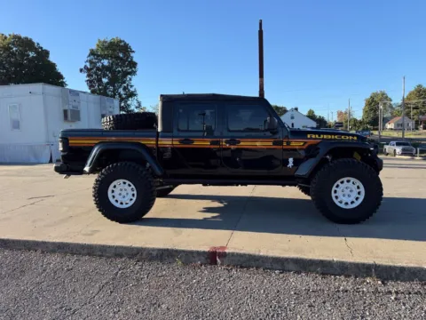 More photos of 2022 Jeep Gladiator Rubicon at Glenn Chrysler Dodge Jeep Ram, KY