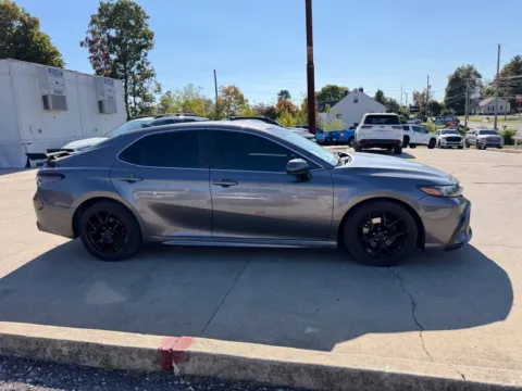 More photos of 2021 Toyota Camry SE at Glenn Chrysler Dodge Jeep Ram, KY