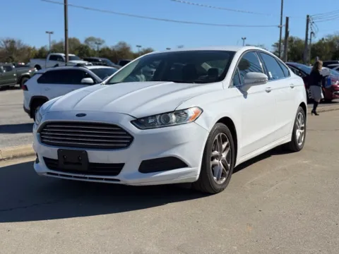 Photos of 2015 Ford Fusion SE for sale in Crestwood, KY at Glenn Chrysler Dodge Jeep Ram