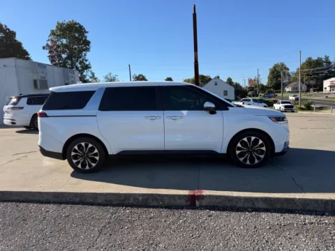More photos of 2023 Kia Carnival EX at Glenn Chrysler Dodge Jeep Ram, KY