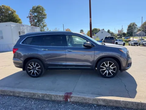 More photos of 2020 Honda Pilot Touring at Glenn Chrysler Dodge Jeep Ram, KY