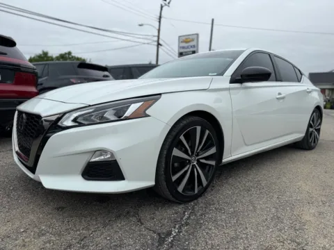 Photos of 2022 Nissan Altima 2.5 SR for sale in Eminence, KY at Glenn Chevrolet