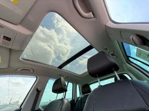 More photos of 2017 Volkswagen Tiguan 2.0T SEL at Glenn Chevrolet, KY