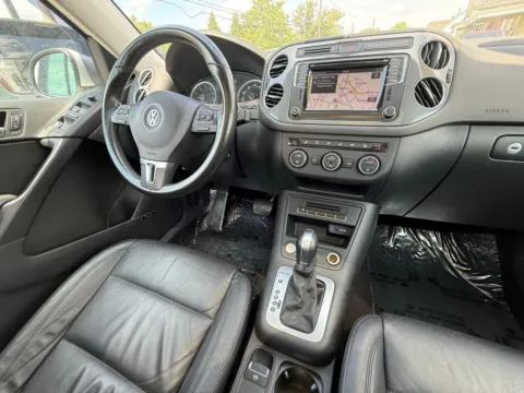 Another view of 2017 Volkswagen Tiguan 2.0T SEL for sale in Eminence, KY at Glenn Chevrolet