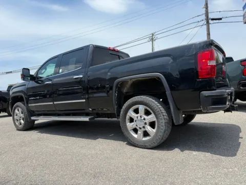 More photos of 2017 GMC Sierra 2500HD Denali at Glenn Chevrolet, KY