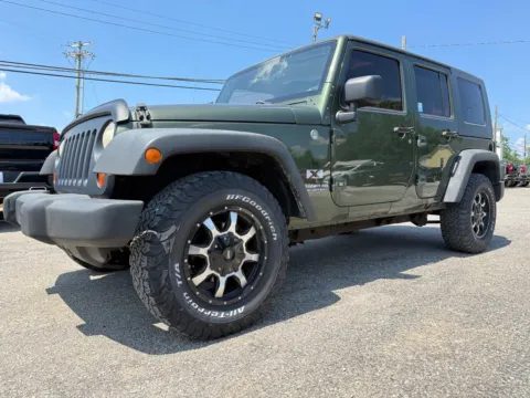 Photos of 2009 Jeep Wrangler Unlimited X for sale in Eminence, KY at Glenn Chevrolet