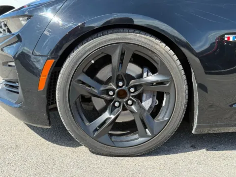More photos of 2019 Chevrolet Camaro SS at Glenn Chevrolet, KY