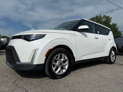 Photos of 2023 Kia Soul LX for sale in Eminence, KY at Glenn Chevrolet
