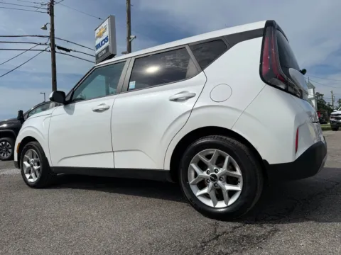More photos of 2023 Kia Soul LX at Glenn Chevrolet, KY
