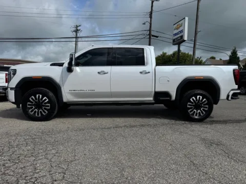 Another view of 2024 GMC Sierra 2500 HD Denali Ultimate for sale in Eminence, KY at Glenn Chevrolet