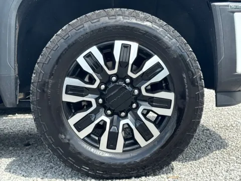 More photos of 2024 GMC Sierra 2500 HD Denali Ultimate at Glenn Chevrolet, KY