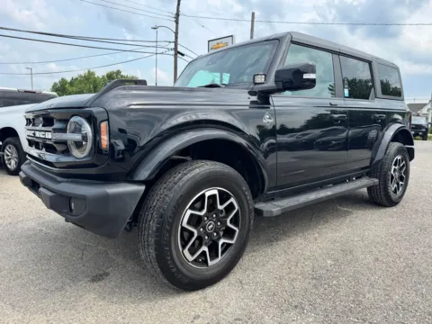 Photos of 2022 Ford Bronco Outer Banks for sale in Eminence, KY at Glenn Chevrolet