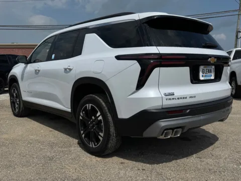 More photos of 2027 Chevrolet Traverse LT at Glenn Chevrolet, KY