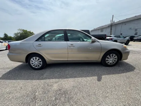 More photos of 2004 Toyota Camry LE at Glenn Chevrolet, KY
