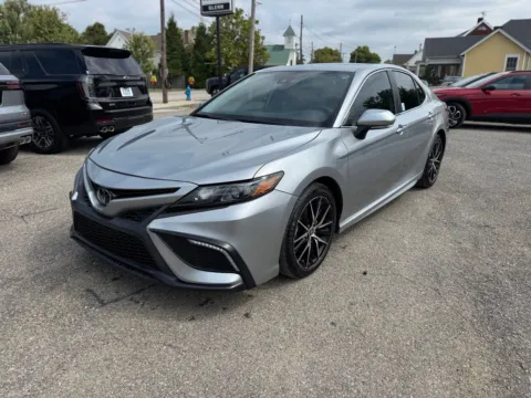 Photos of 2022 Toyota Camry SE for sale in Eminence, KY at Glenn Chevrolet