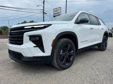 Photos of 2027 Chevrolet Traverse LT for sale in Eminence, KY at Glenn Chevrolet