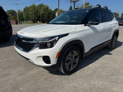 Photos of 2024 Kia Seltos S for sale in Eminence, KY at Glenn Chevrolet