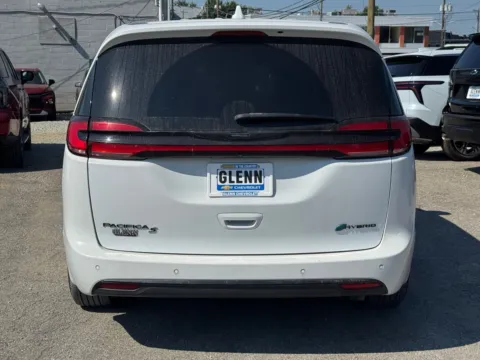 More photos of 2022 Chrysler Pacifica Hybrid Limited at Glenn Chevrolet, KY