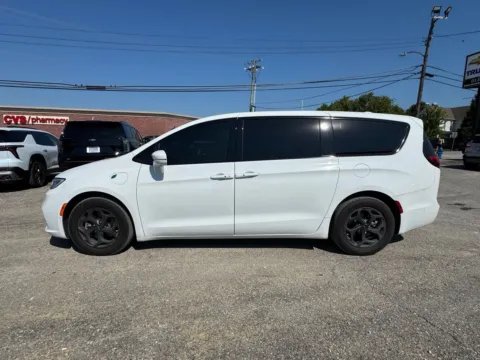 Another view of 2022 Chrysler Pacifica Hybrid Limited for sale in Eminence, KY at Glenn Chevrolet