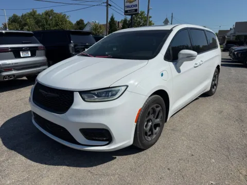 Photos of 2022 Chrysler Pacifica Hybrid Limited for sale in Eminence, KY at Glenn Chevrolet