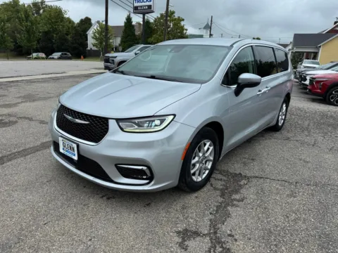 Photos of 2023 Chrysler Pacifica Touring L for sale in Eminence, KY at Glenn Chevrolet