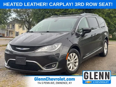 Black 2018 Chrysler Pacifica Touring L for sale in Eminence, KY