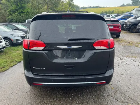 More photos of 2018 Chrysler Pacifica Touring L at Glenn Chevrolet, KY