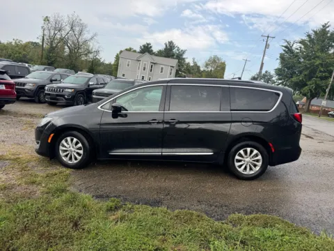 Another view of 2018 Chrysler Pacifica Touring L for sale in Eminence, KY at Glenn Chevrolet