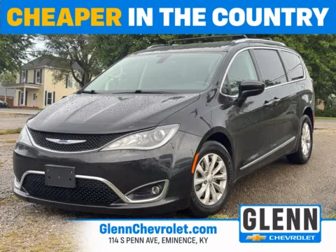 Black 2018 Chrysler Pacifica Touring L for sale in Eminence, KY
