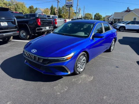 Photos of 2024 Hyundai Elantra SEL for sale in Eminence, KY at Glenn Chevrolet
