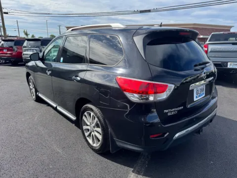 More photos of 2016 Nissan Pathfinder SV at Glenn Chevrolet, KY
