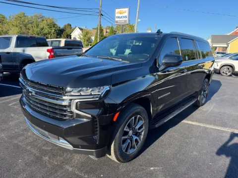 Photos of 2022 Chevrolet Suburban LT for sale in Eminence, KY at Glenn Chevrolet