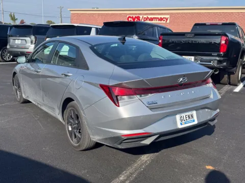 More photos of 2022 Hyundai Elantra SEL at Glenn Chevrolet, KY