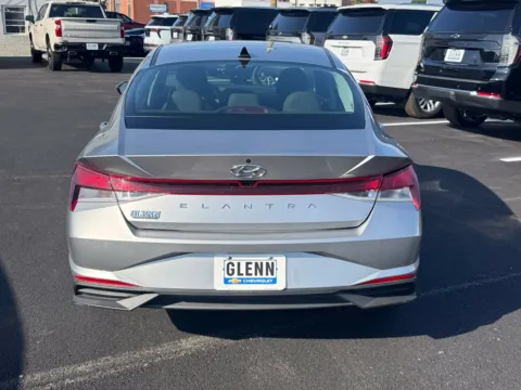 More photos of 2022 Hyundai Elantra SEL at Glenn Chevrolet, KY
