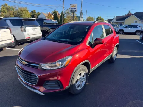 Photos of 2022 Chevrolet Trax LT for sale in Eminence, KY at Glenn Chevrolet