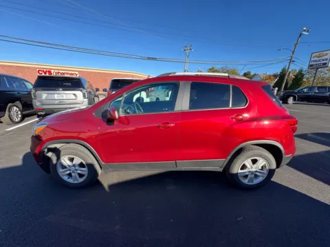 Another view of 2022 Chevrolet Trax LT for sale in Eminence, KY at Glenn Chevrolet