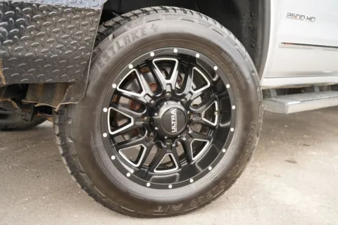 More photos of 2019 GMC Sierra 2500 HD SLT at West Plains Auto World, MO