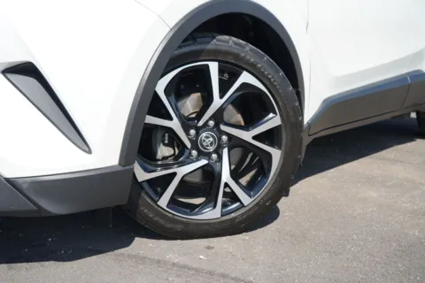 More photos of 2019 Toyota C-HR XLE at West Plains Auto World, MO