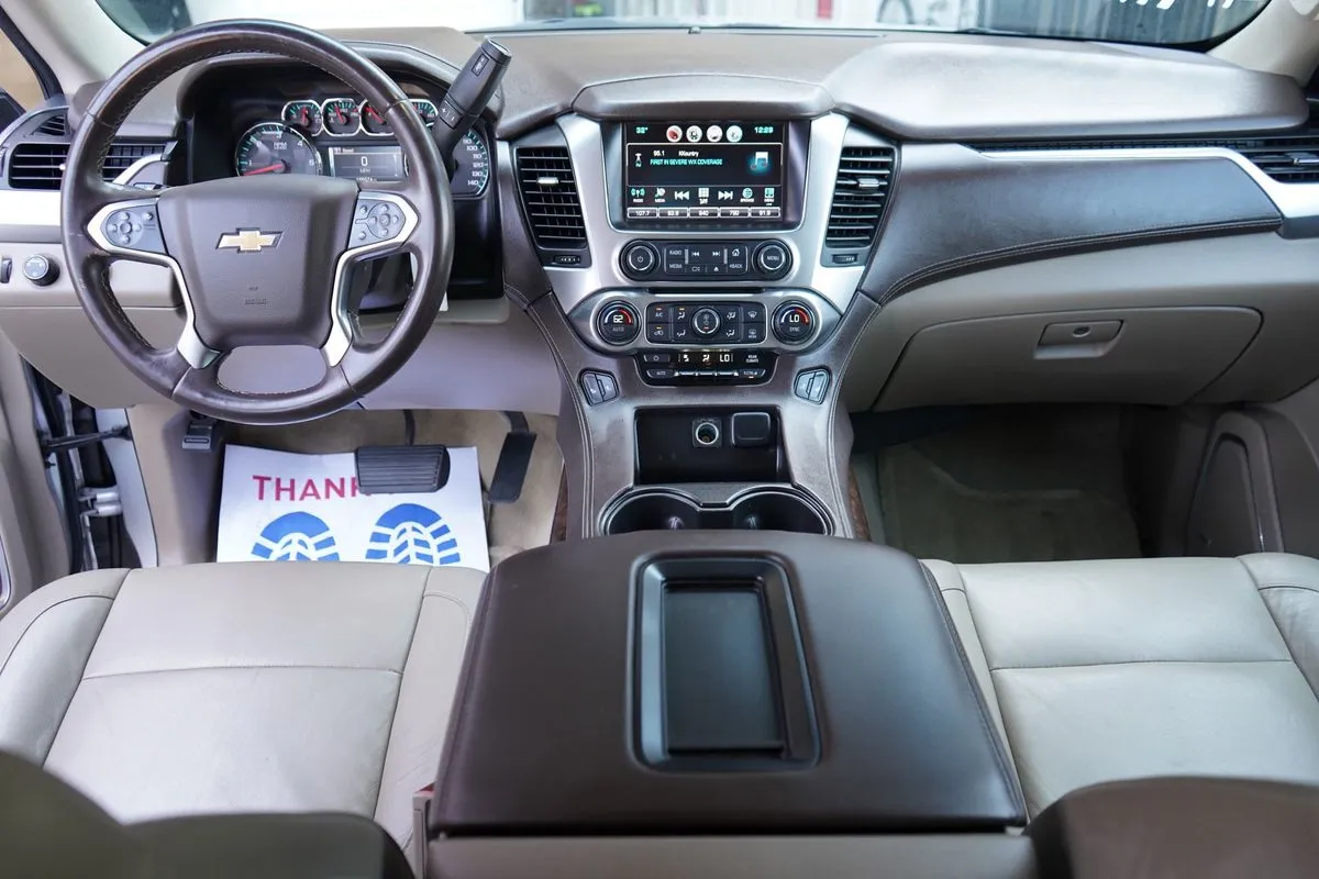 Chevrolet Suburban photo 19