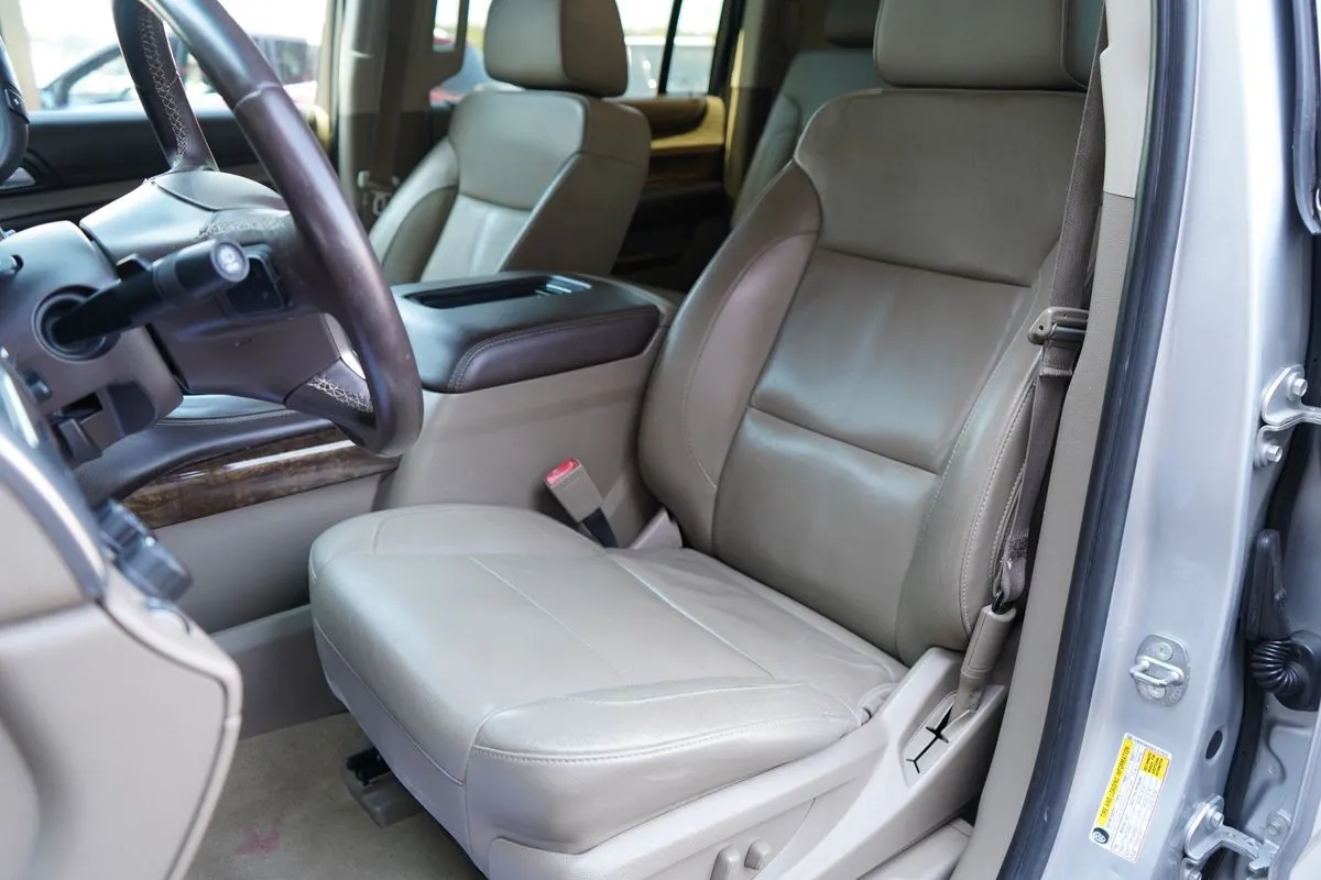 Chevrolet Suburban photo 16