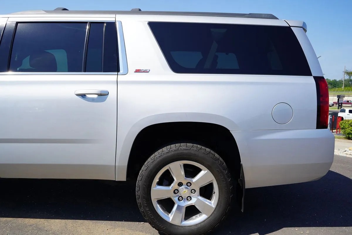 Chevrolet Suburban photo 7