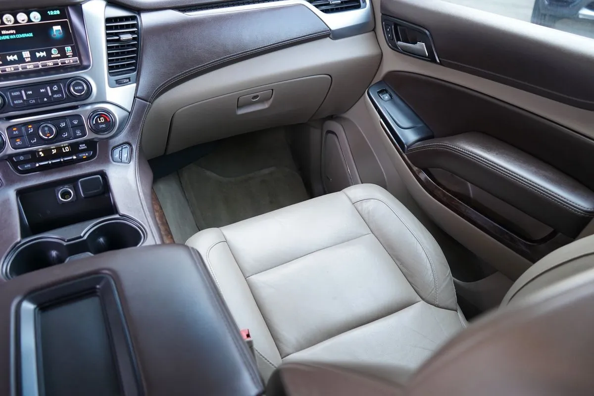 Chevrolet Suburban photo 23