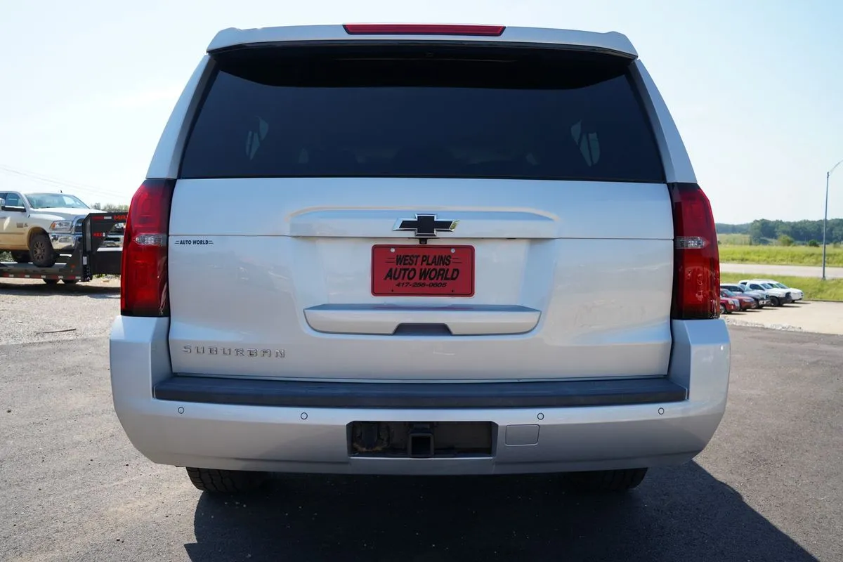 Chevrolet Suburban photo 9