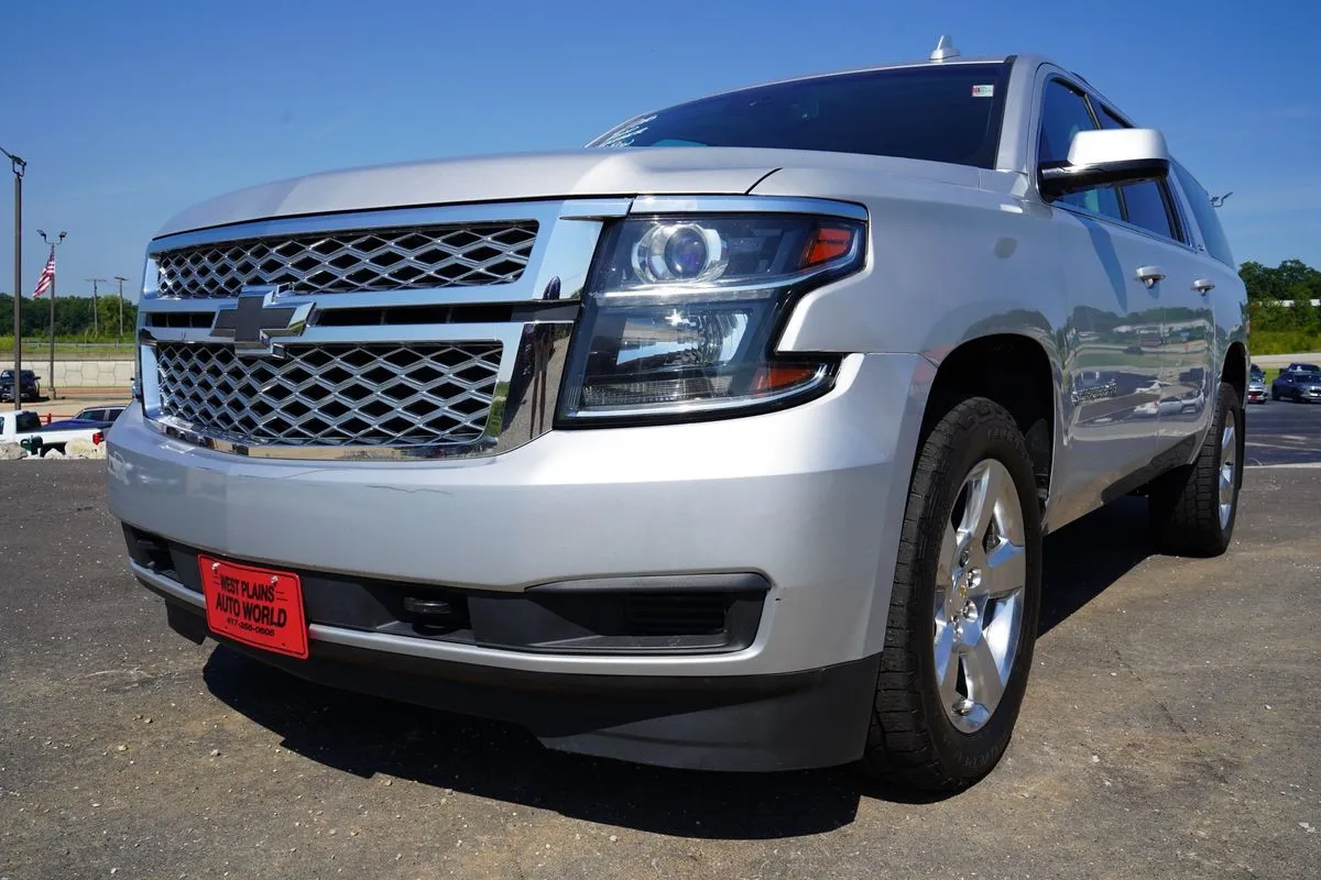 Chevrolet Suburban photo 14