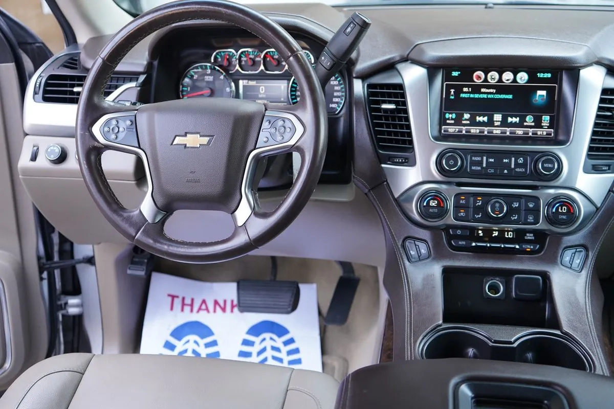 Chevrolet Suburban photo 20