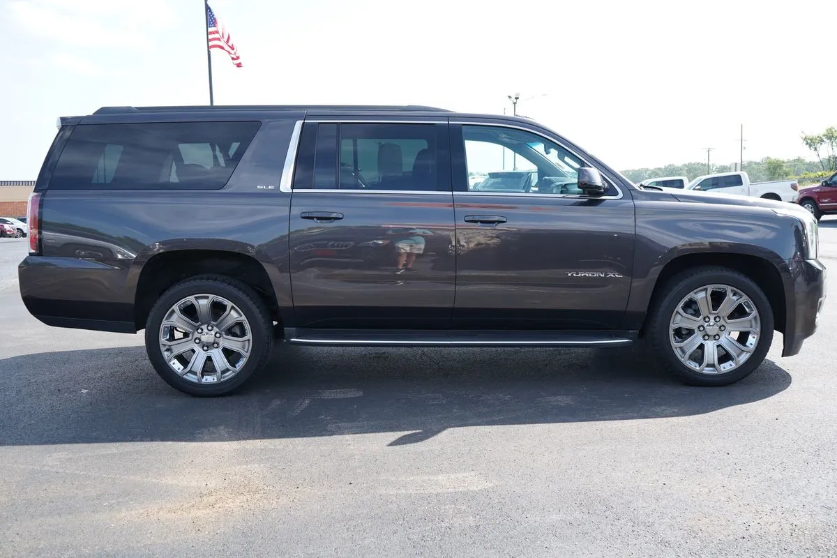 GMC Yukon XL photo 13