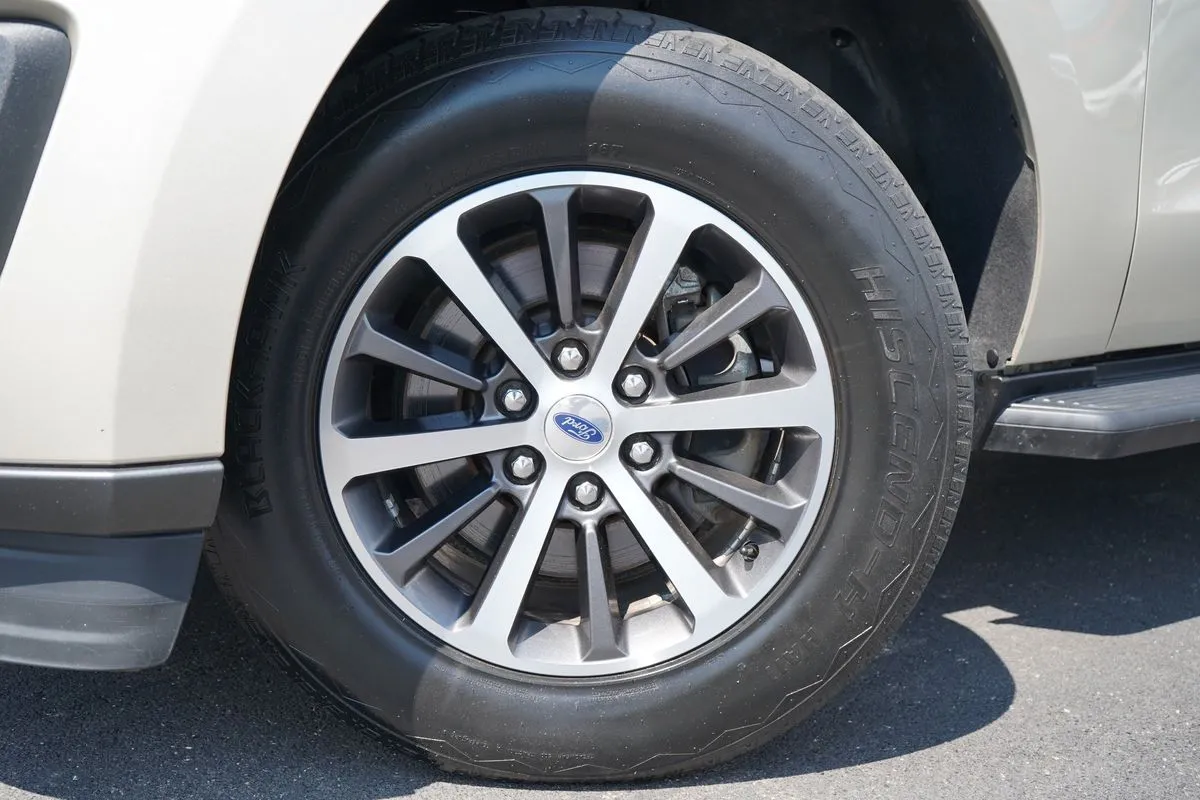 Ford Expedition photo 4