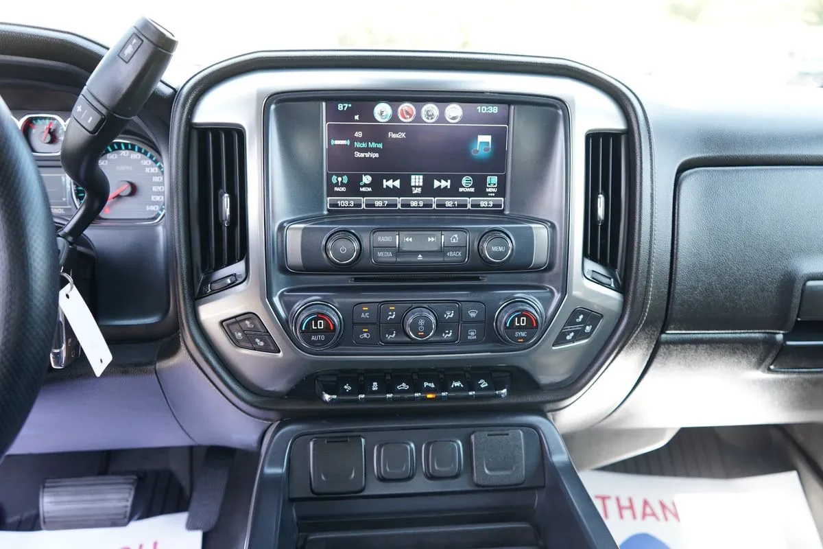 Chevrolet Silverado photo 26